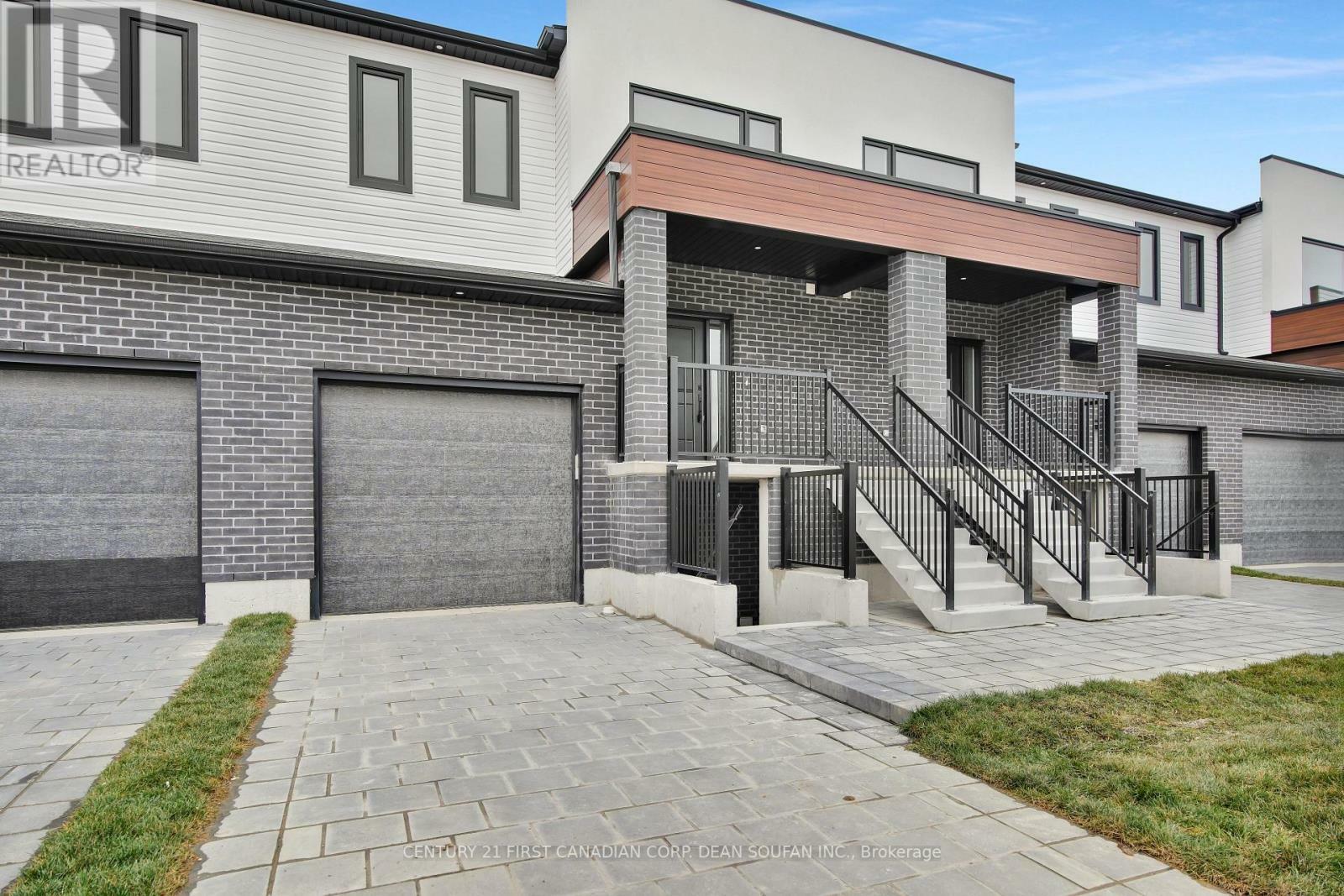 Photo de la propriété: 6643 Royal Magnolia Avenue ON N6P 0J6