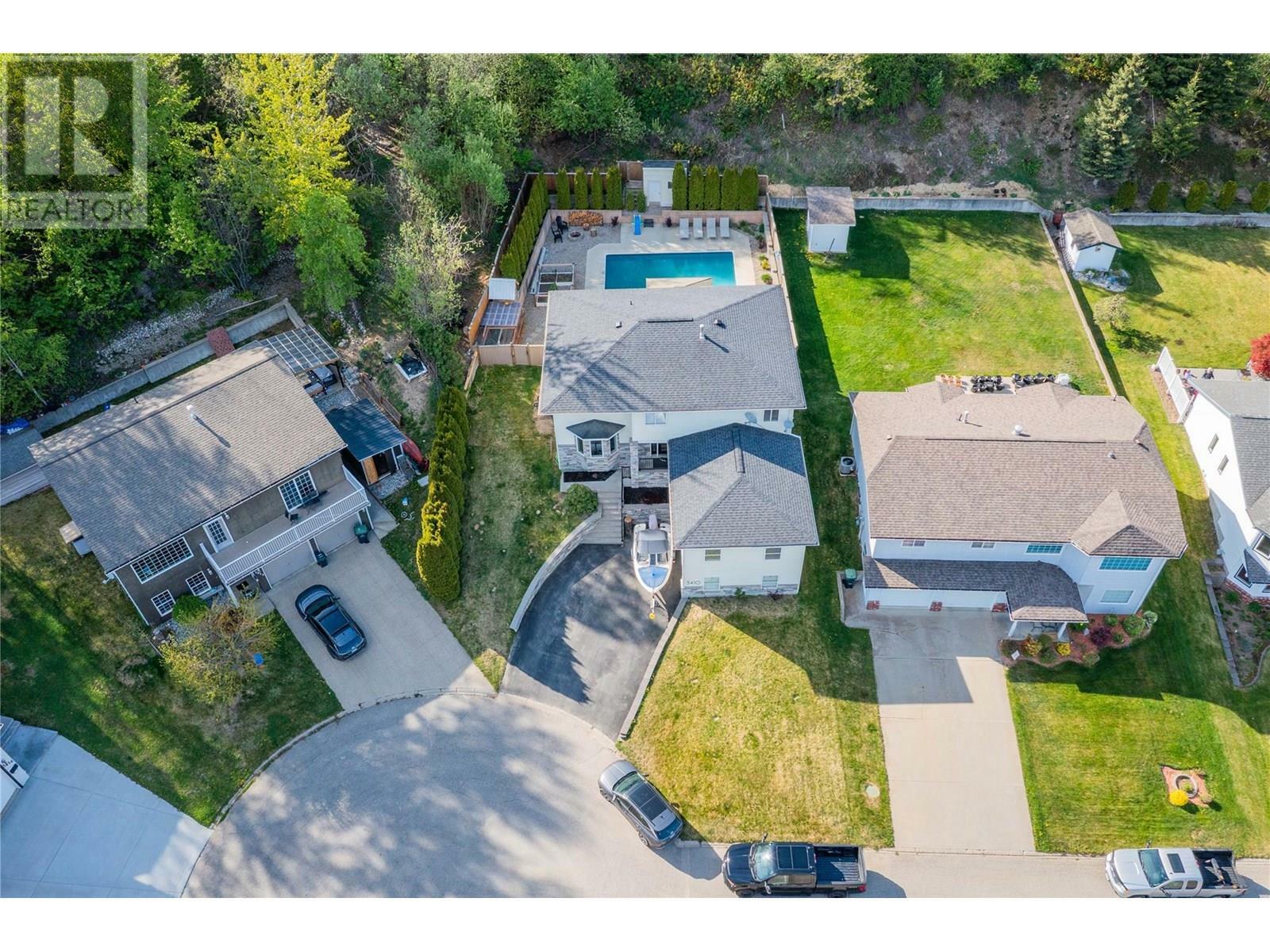 3410 Windsor Place  Castlegar BC V1N 4E2 photo