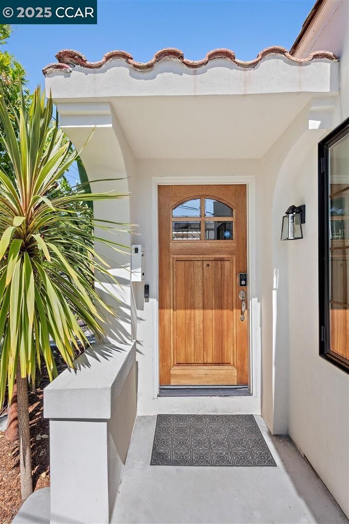 Property Photo: 627 59th St CA 94609