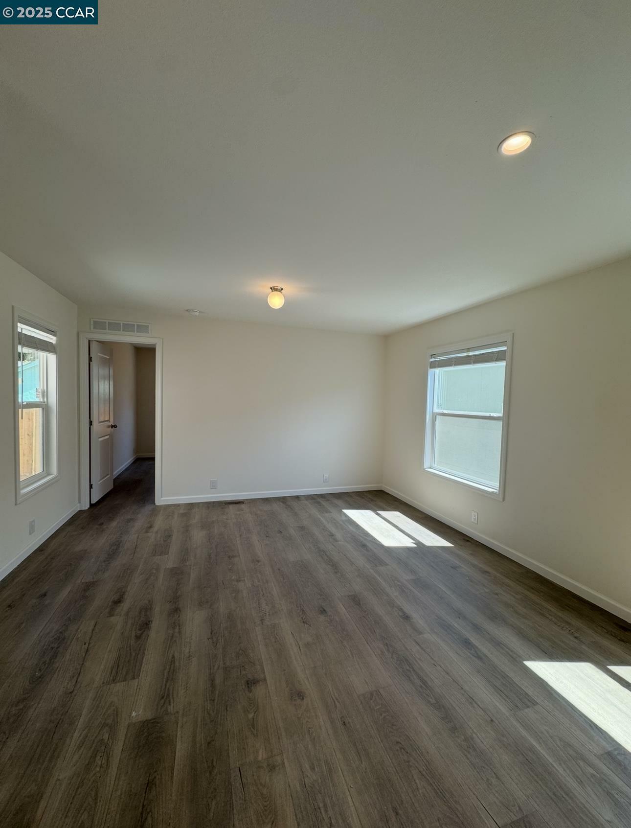 Property Photo: 418 N School St CA 95240