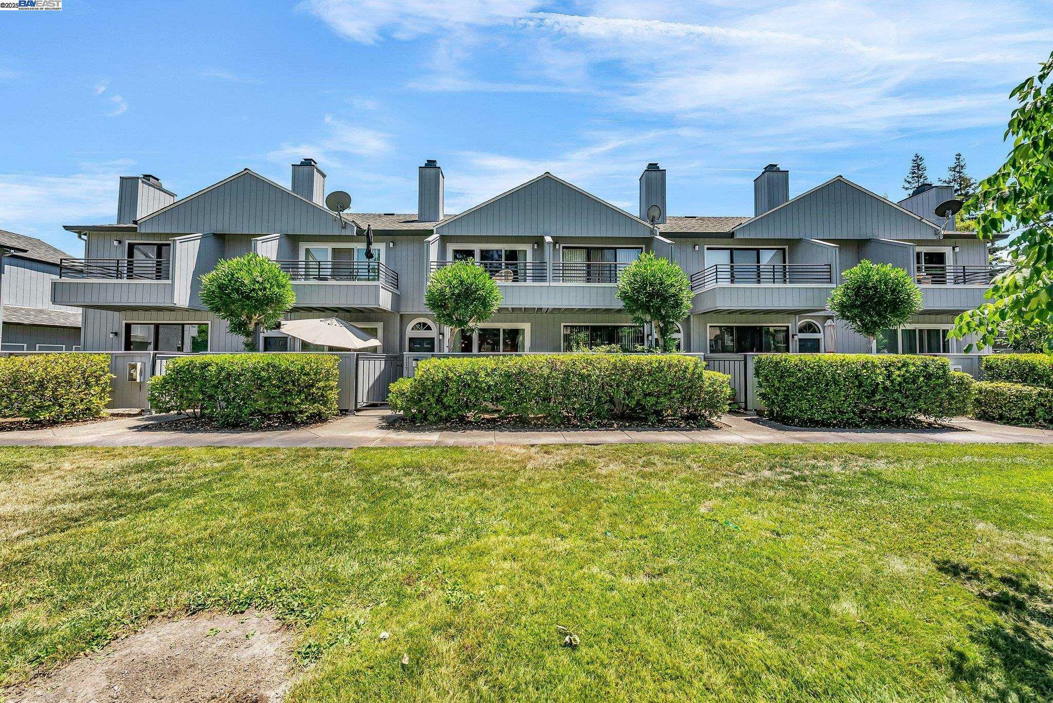 Property Photo: 117 Glenbridge Ct CA 94523