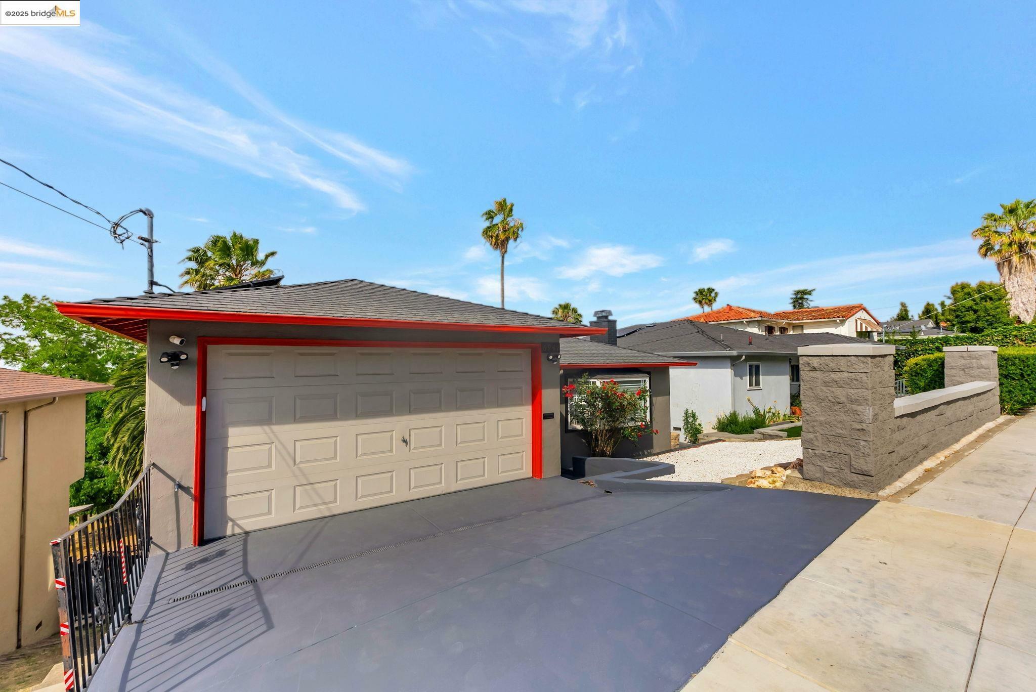 Property Photo: 6941 Outlook Ave CA 94605