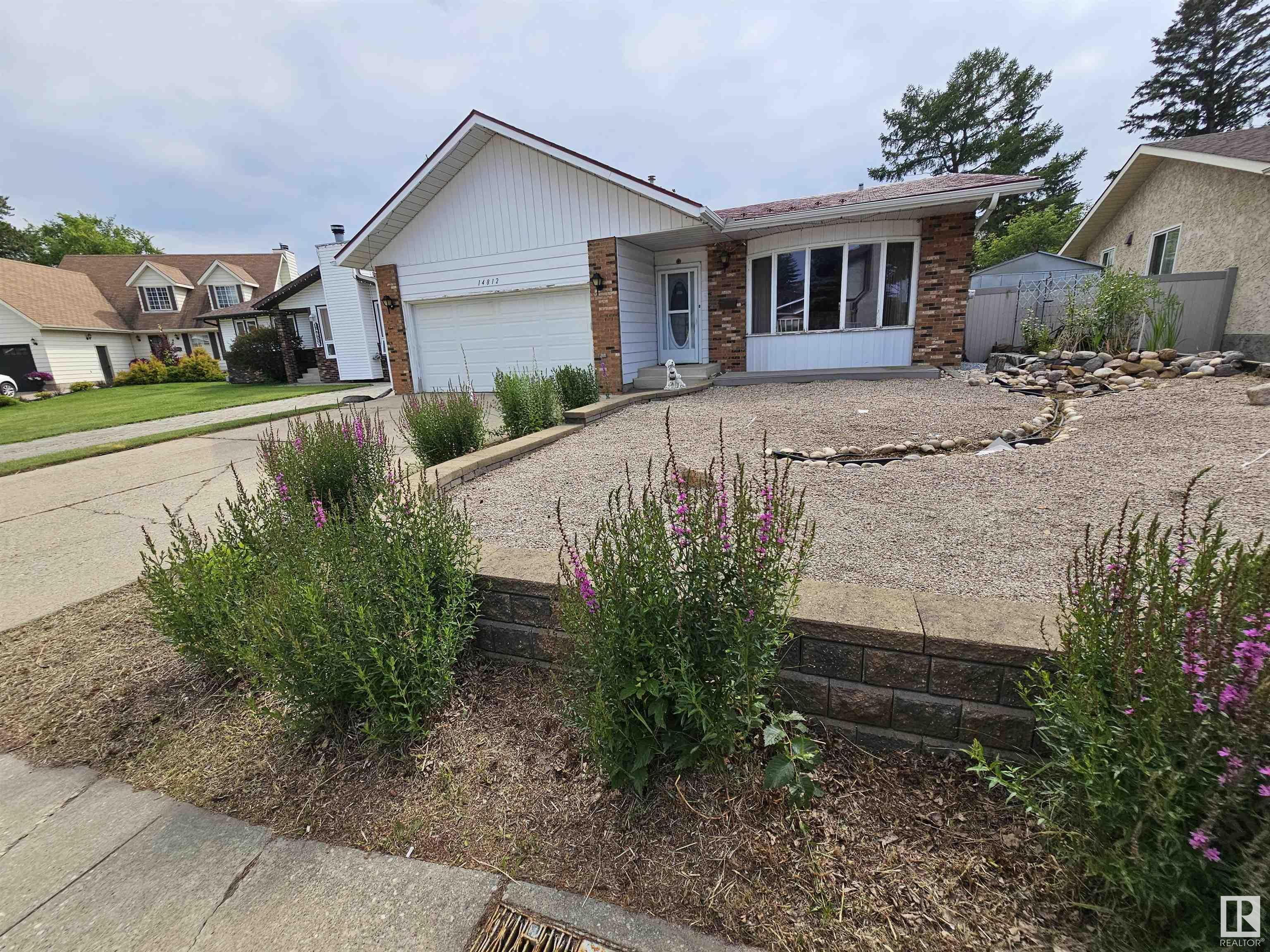 Photo de la propriété: 14812 56 Street NW AB T5A 4H6