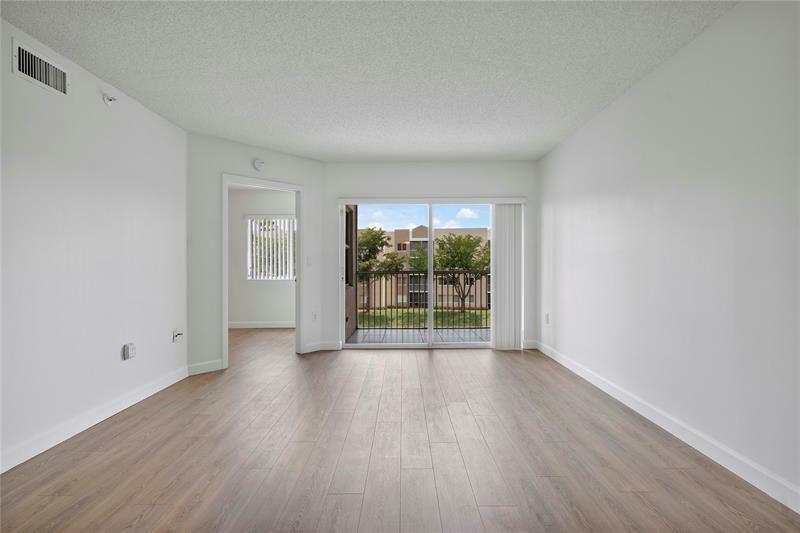 Property Photo: 9537 Weldon Cir I309 FL 33321