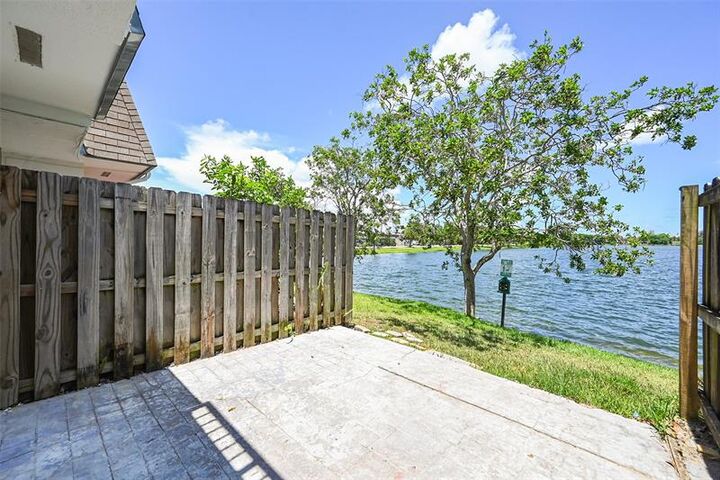 4122 SW 61st Ave 8  Davie FL 33314 photo
