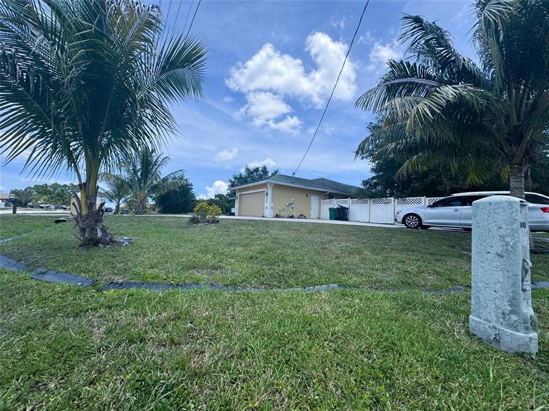 Property Photo: 180 SW Oakridge Dr FL 34984