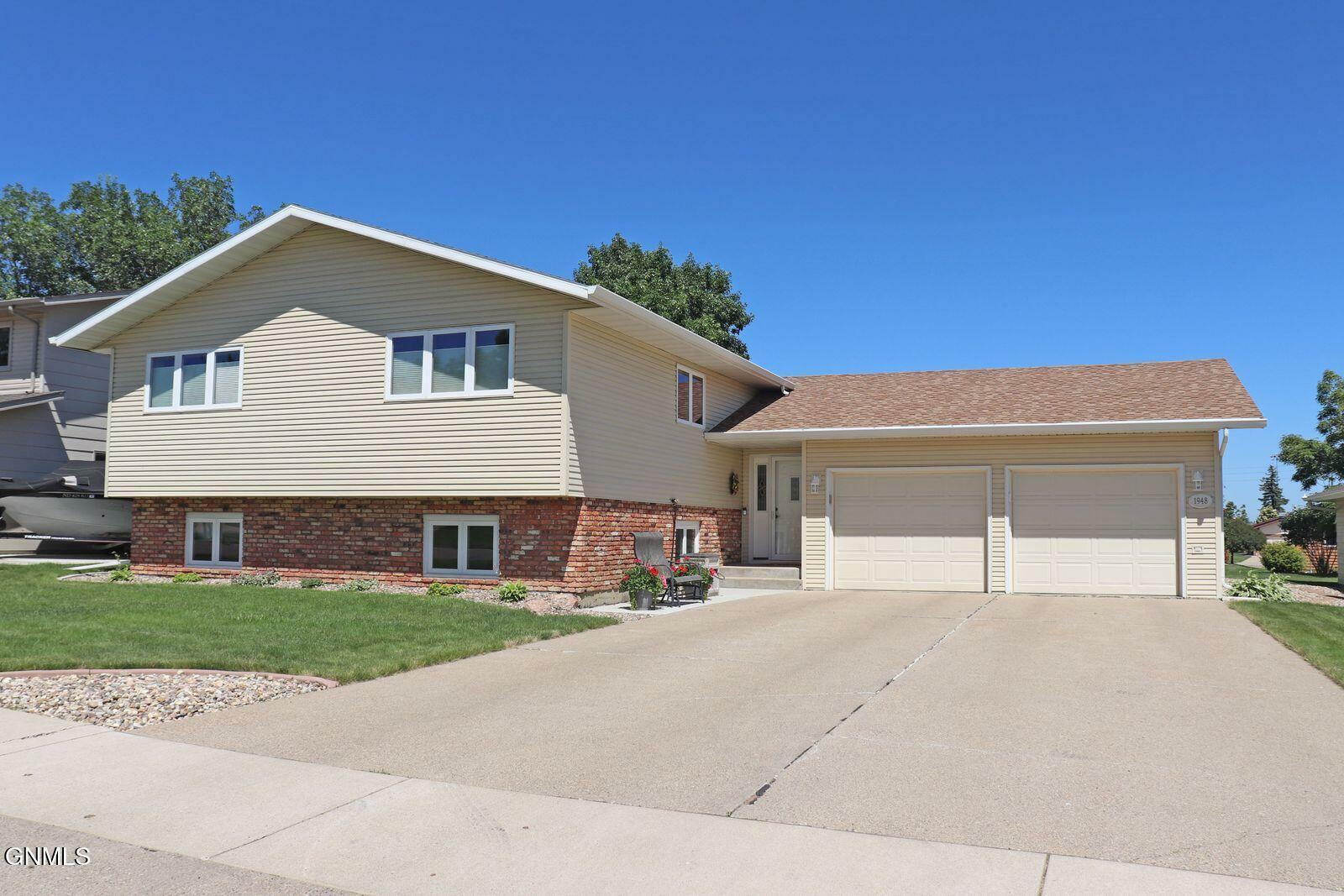 Property Photo: 1948 Jackson Avenue ND 58501
