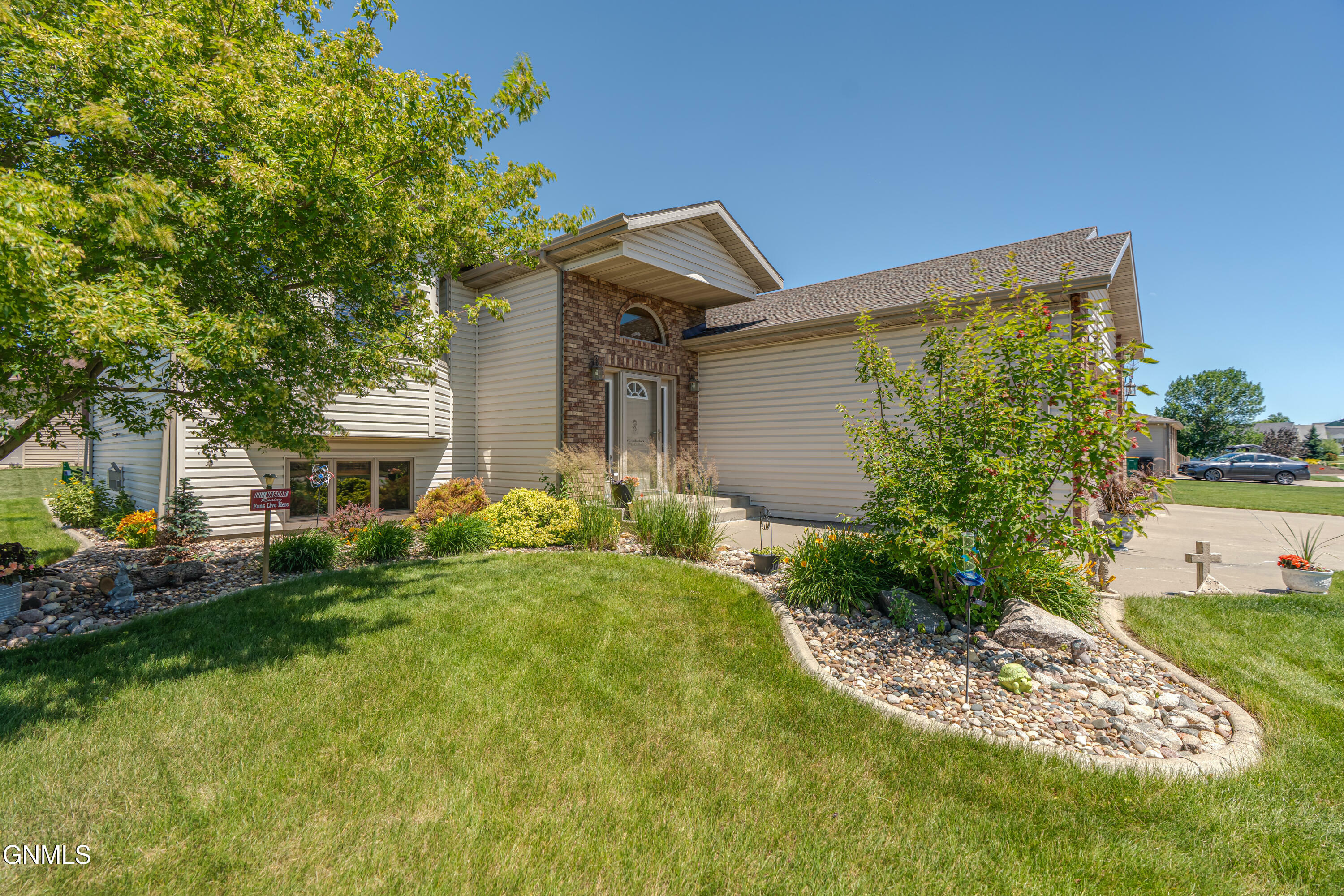Property Photo: 726 Medora Avenue ND 58503