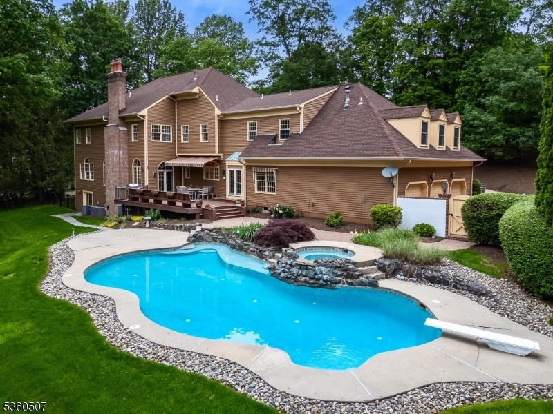 10 Beacon Hill Dr  Chester Twp. NJ 07930 photo