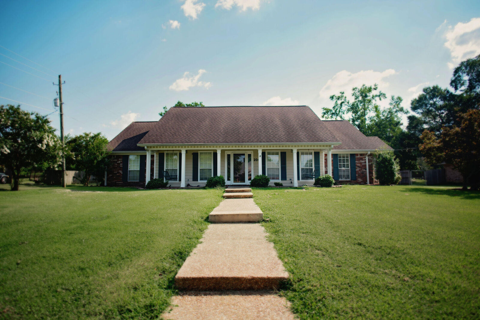 Property Photo: 204 Brook Ave MS 39759