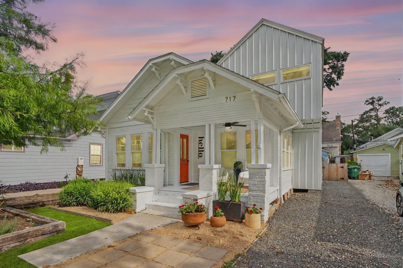 Property Photo: 717 E 23rd Street TX 77008