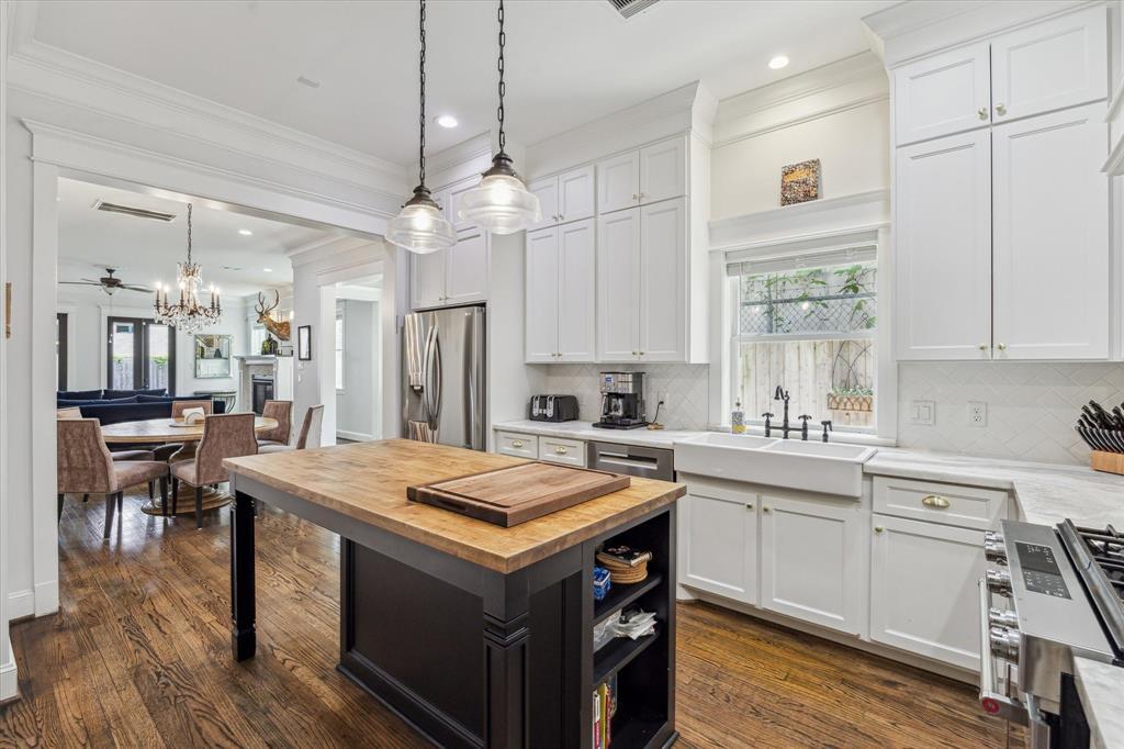 Property Photo: 1212 Bingham Street TX 77007