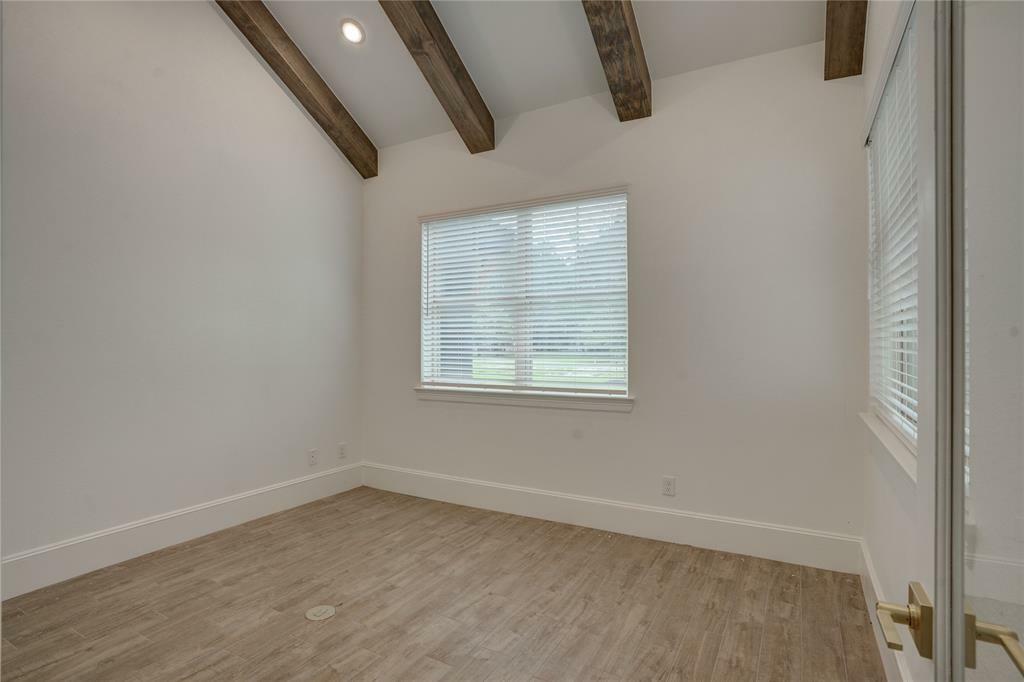 Property Photo: 5 Timber Lane TX 77384
