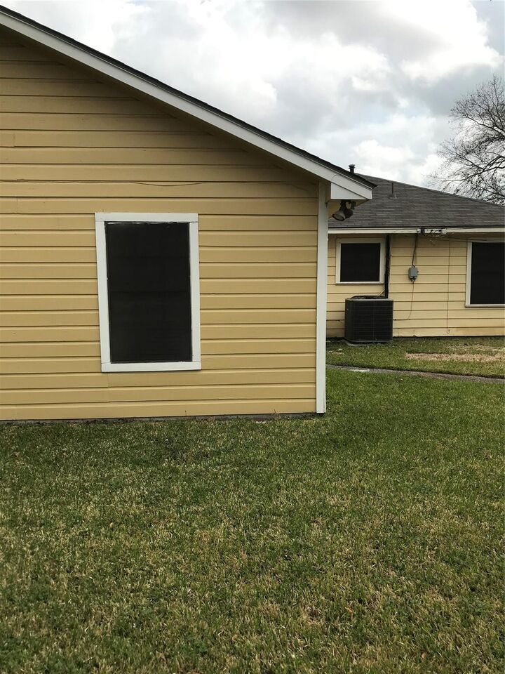 Property Photo:  1706 Gellhorn  TX 77029 