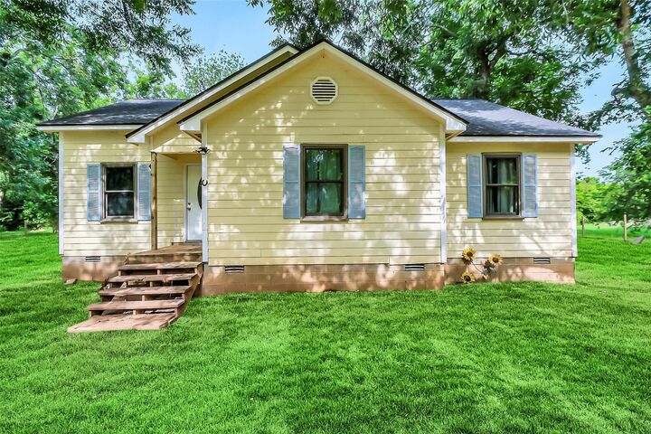 Property Photo:  603 Hackamore Road  TX 77485 