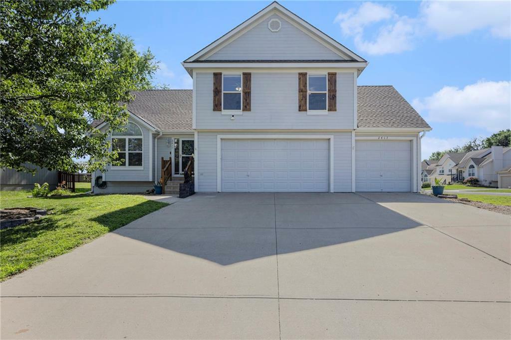 2417 SW Woodhaven Lane  Lee's Summit MO 64082 photo