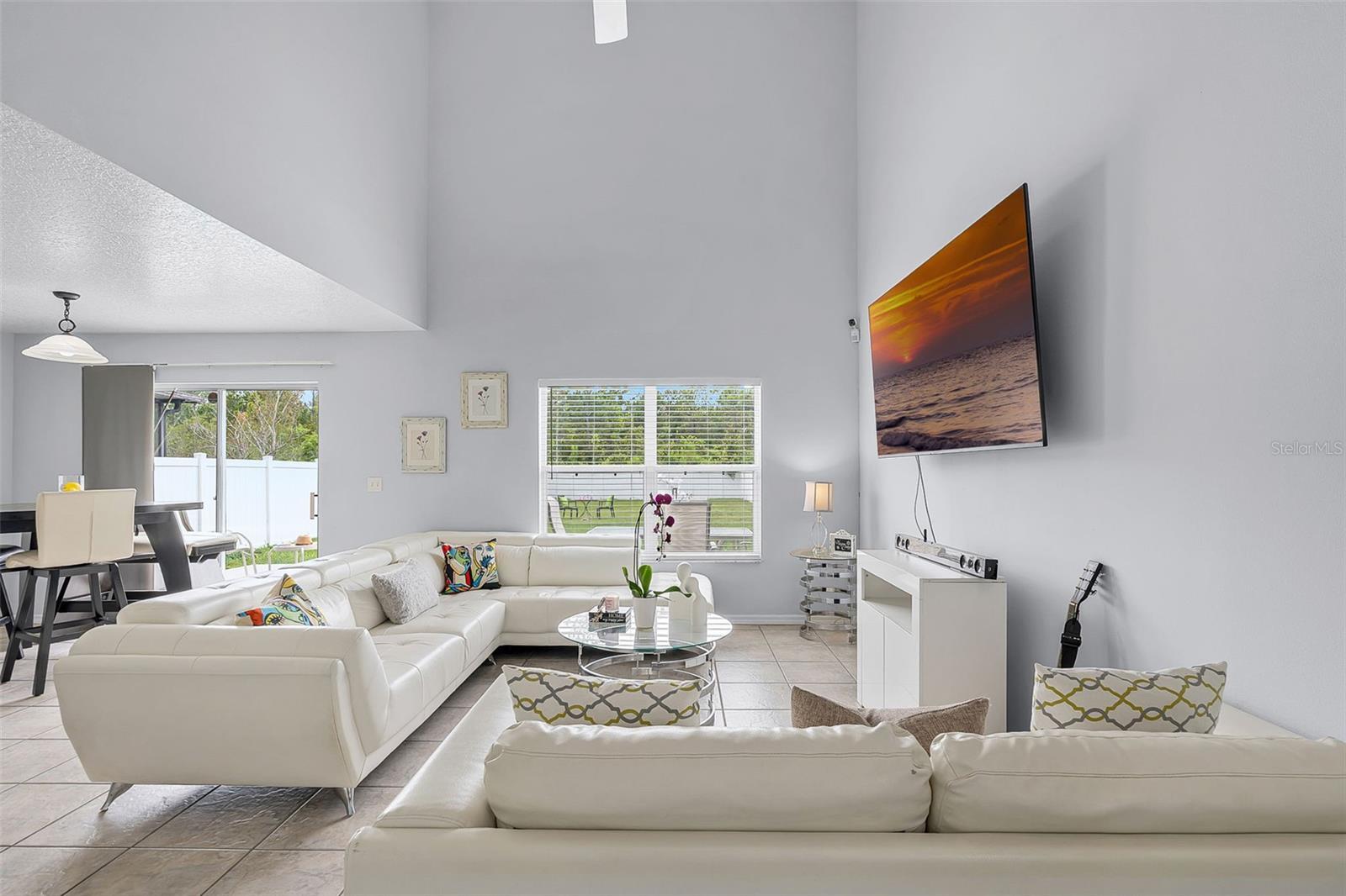 Property Photo: 2109 Stone Abbey Boulevard FL 32828