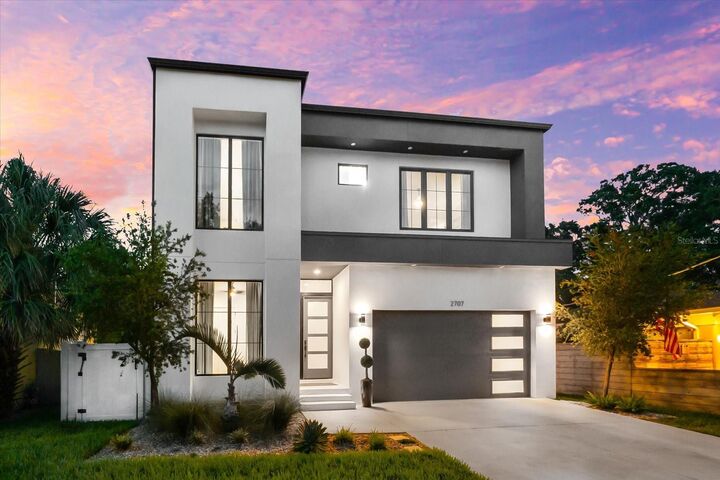 Property Photo:  2707 Ridgewood Avenue  FL 33602