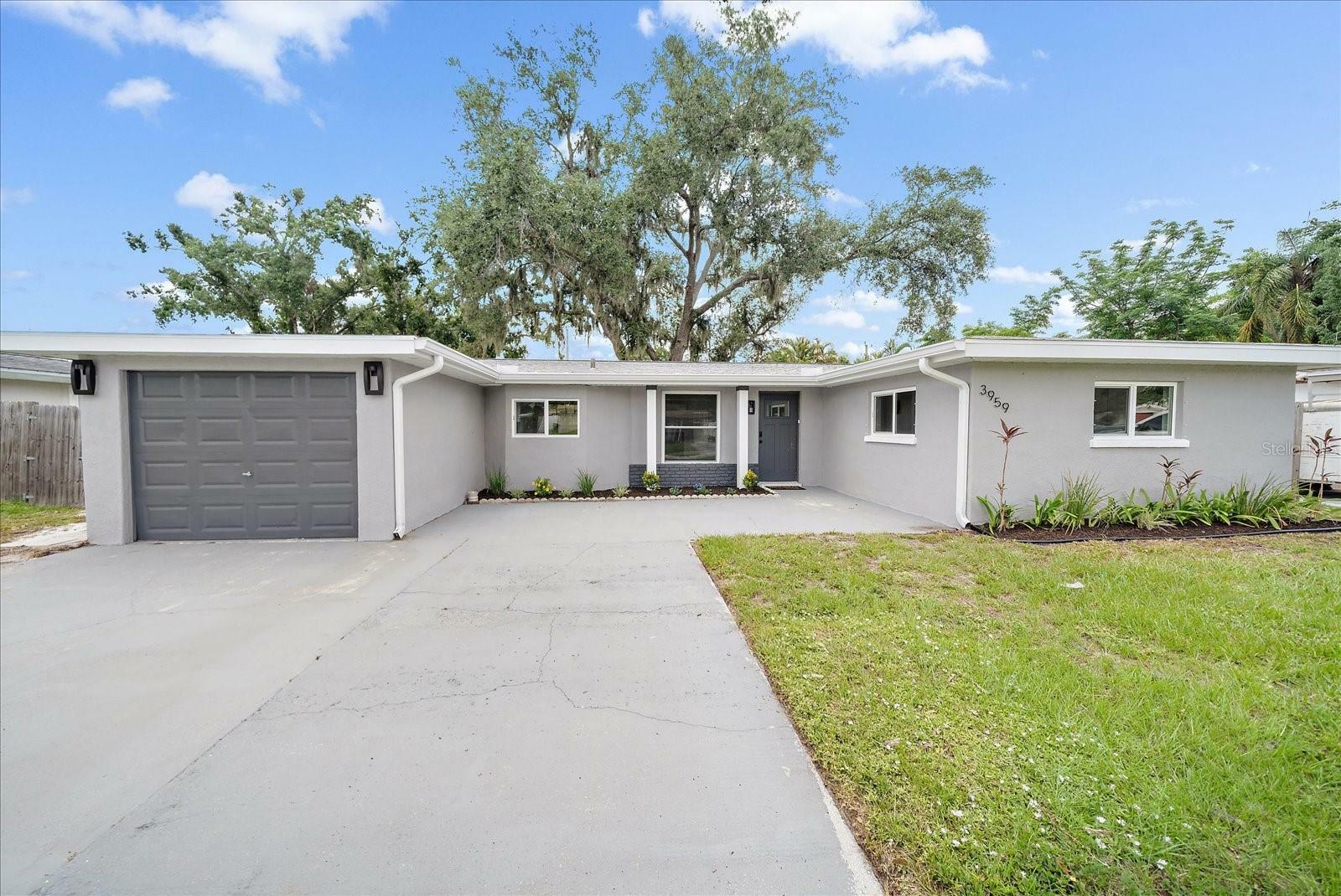 Property Photo: 3959 Coleridge Place FL 34241