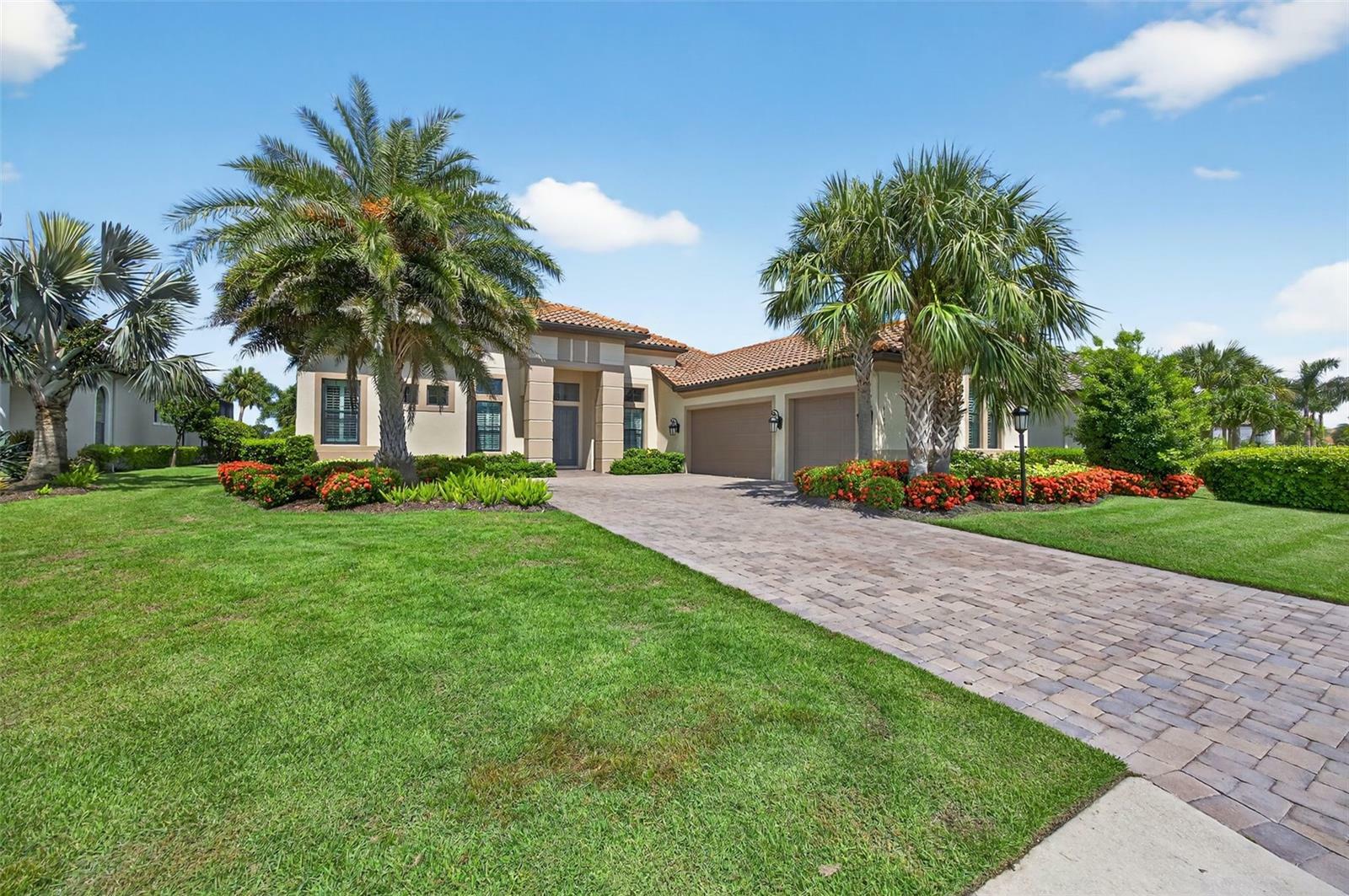 Property Photo: 5104 Benito Court FL 34211