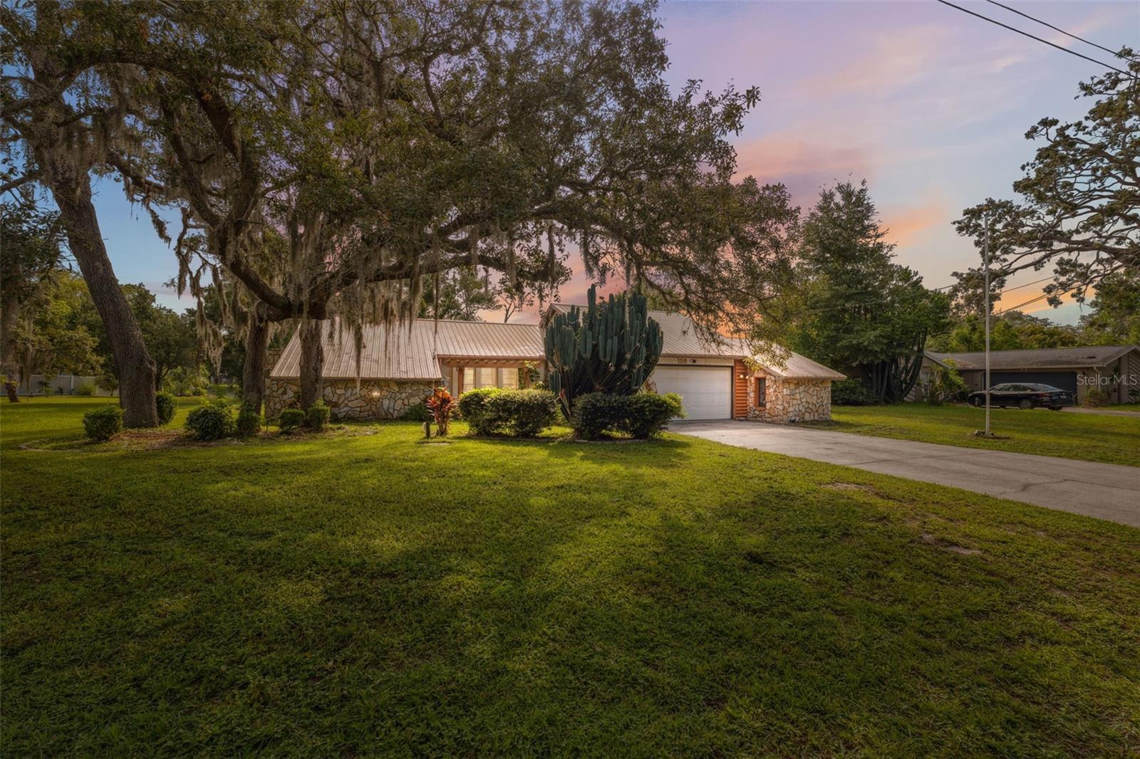 Property Photo: 1116 Dagmar Avenue FL 34606
