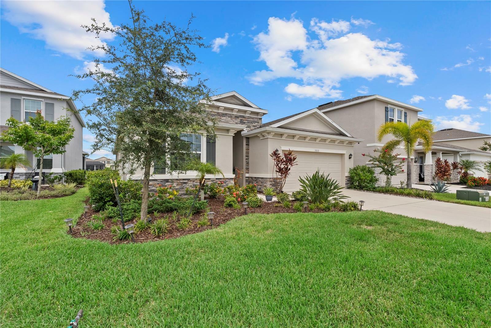 Property Photo: 5313 Halewood Court FL 34211