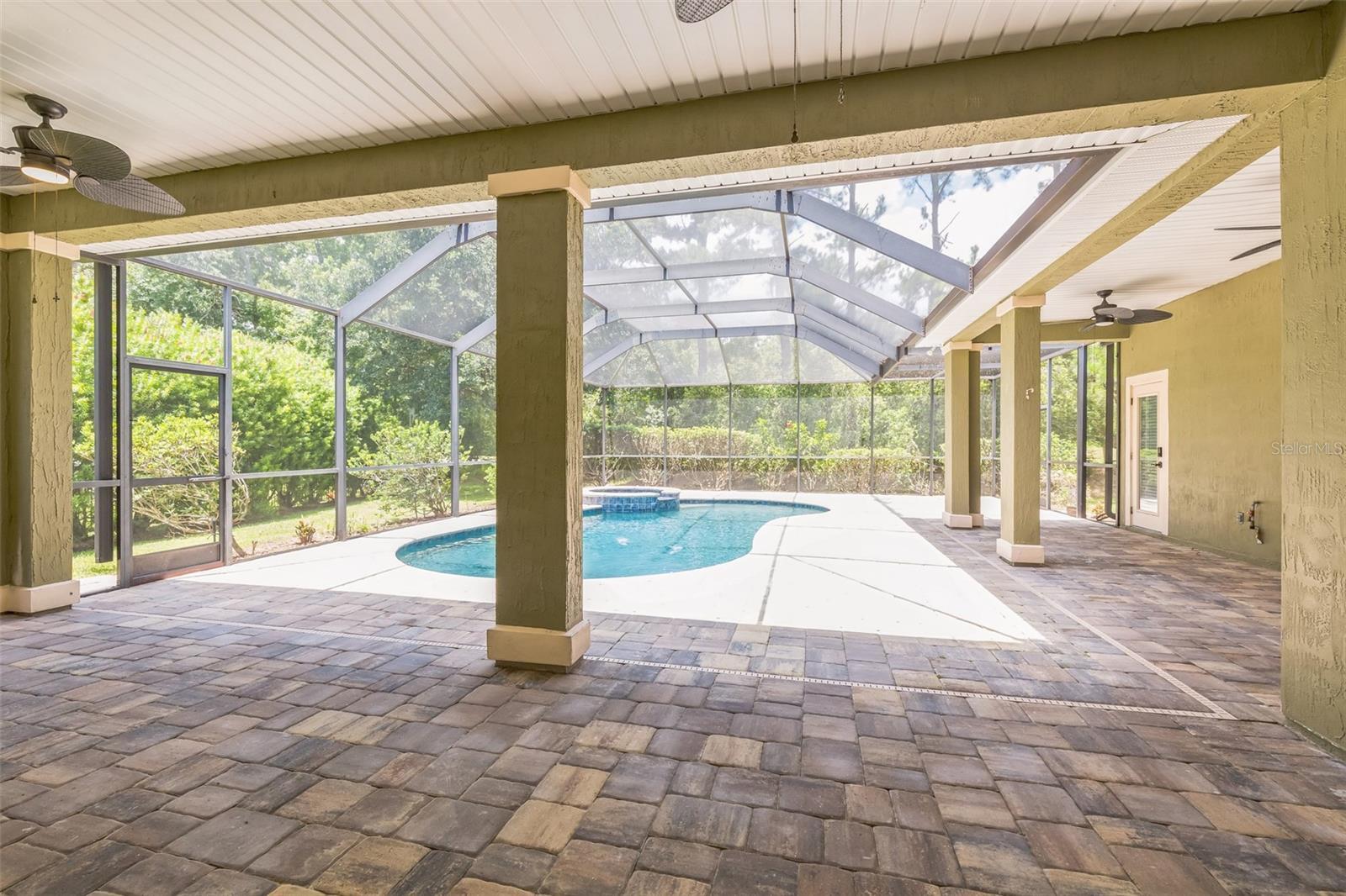 Property Photo:  1818 W Cobblestone Lane  FL 32092 