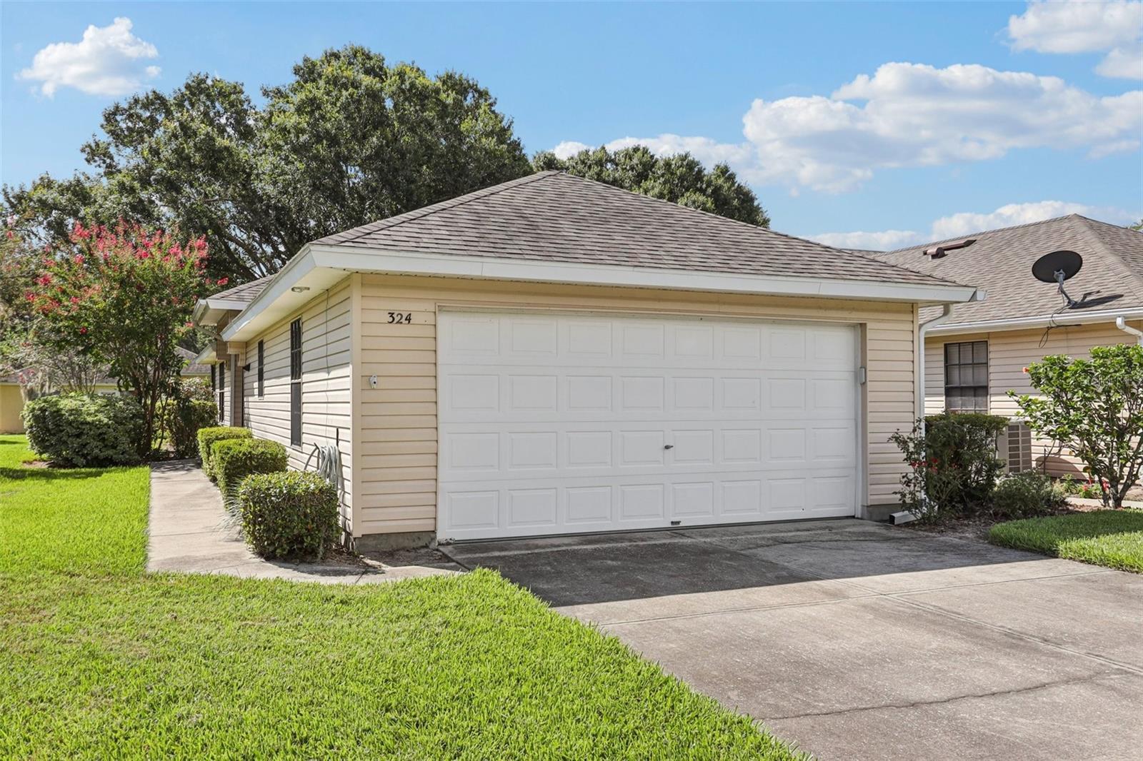 Property Photo: 324 Juniper Way FL 32778