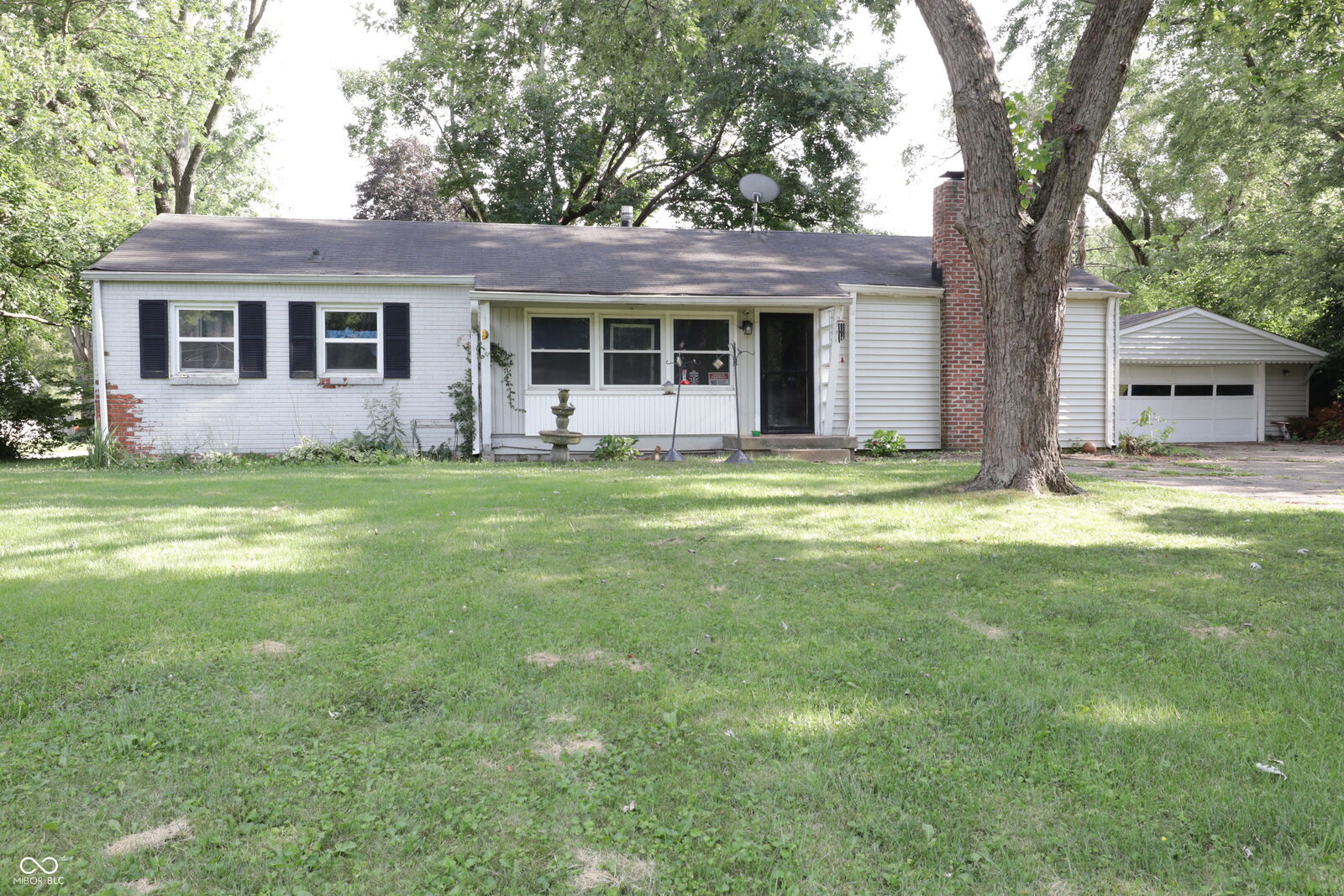 Property Photo: 2735 Canterbury Lane IN 46220