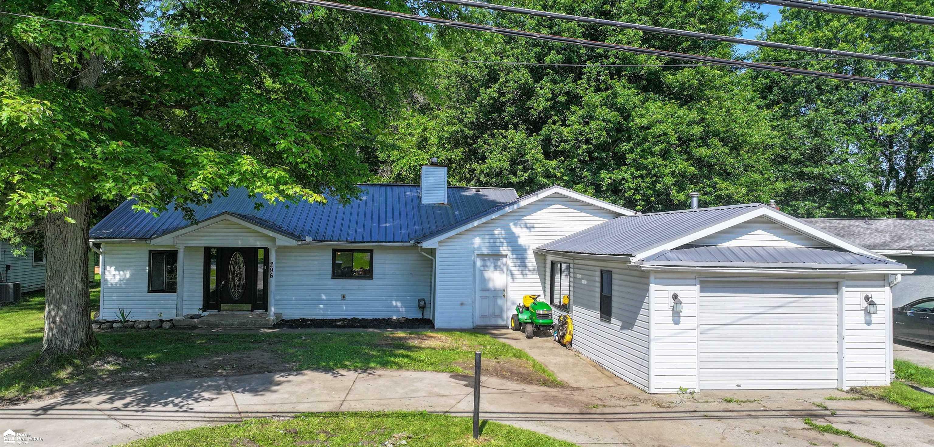 Property Photo: 296 S Saginaw Street MI 48457