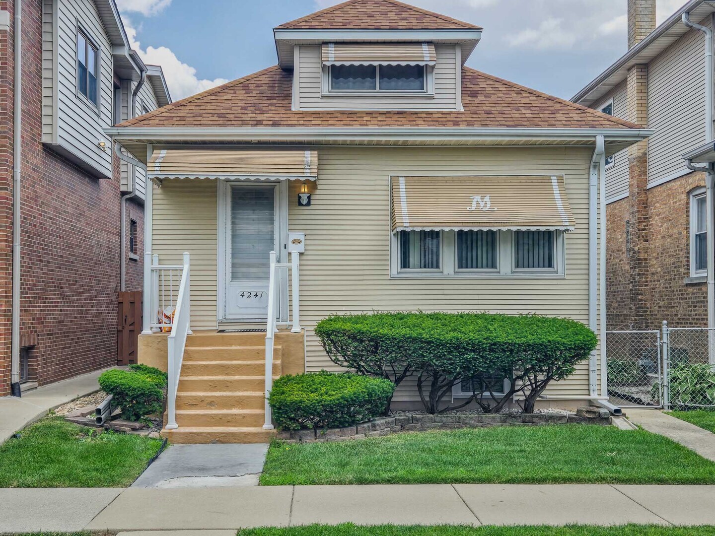 Property Photo: 4241 N Ozark Avenue IL 60706