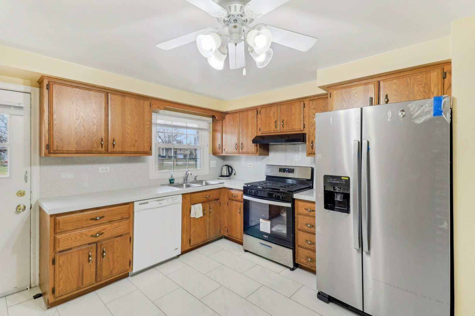Property Photo: 712 Dante Court IL 60193