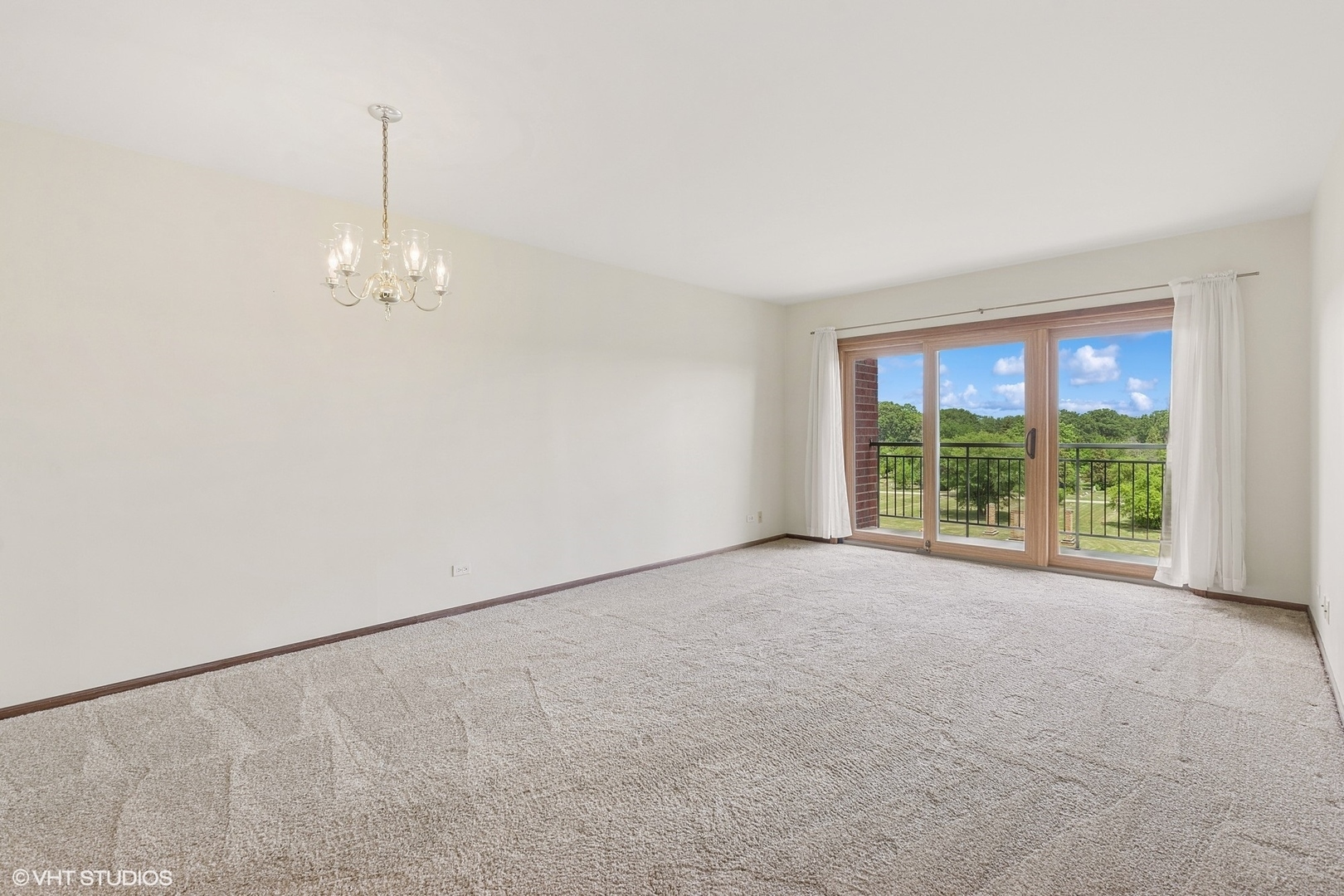 Property Photo: 5225 N Riversedge Terrace 511 IL 60630