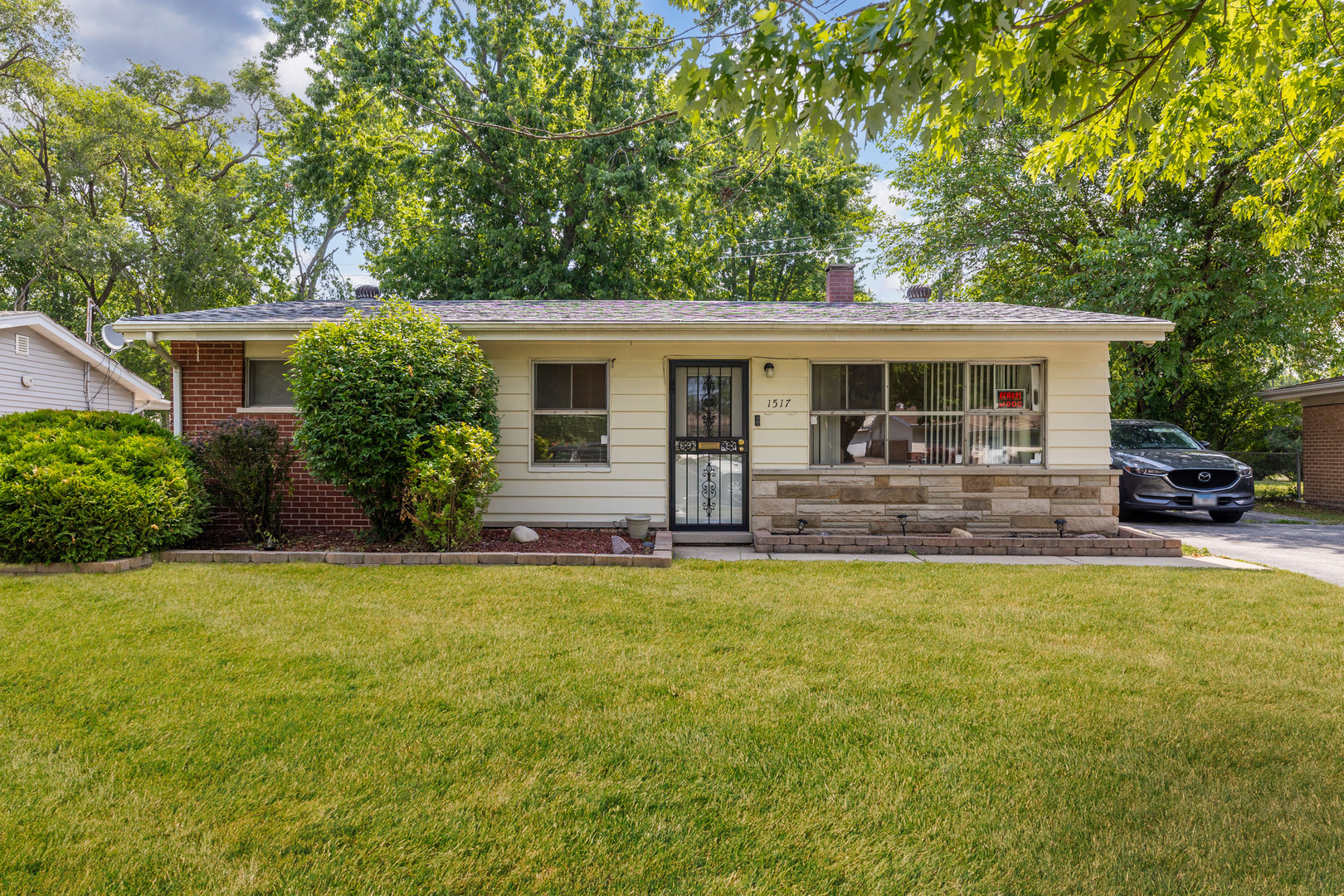 Property Photo:  1517 Freeland Avenue  IL 60409 