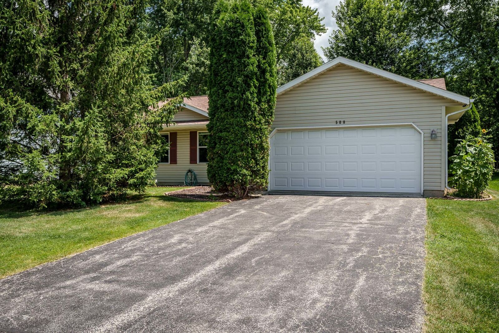 Property Photo: 508 Constitution Drive IL 61065