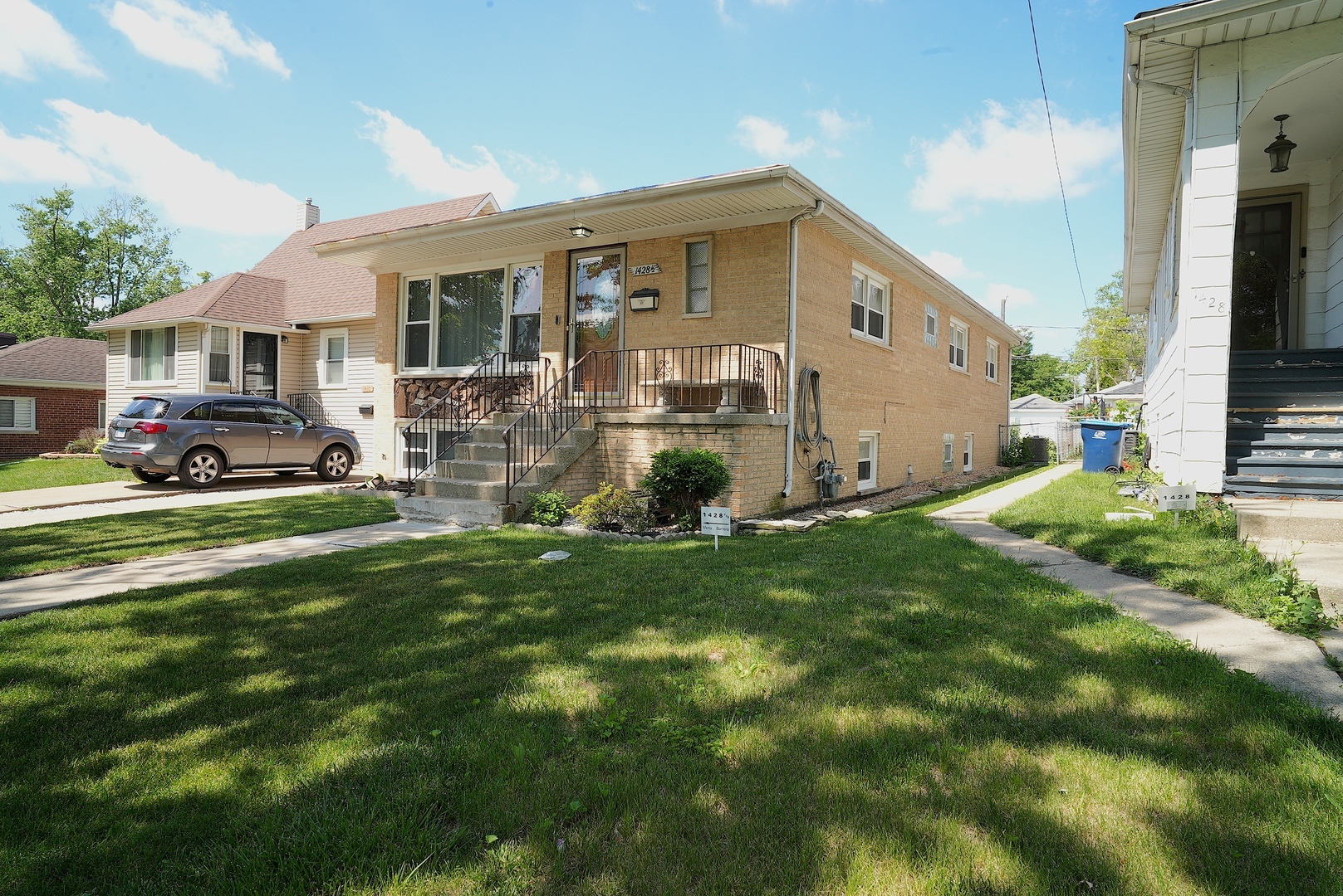 Property Photo: 1428 1/2 N Ashbel Avenue IL 60163