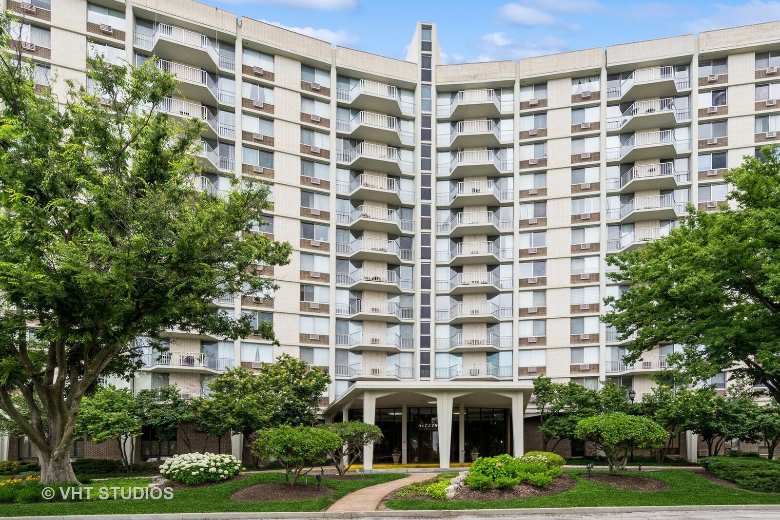 Property Photo:  20 N Tower Road 10A  IL 60523 