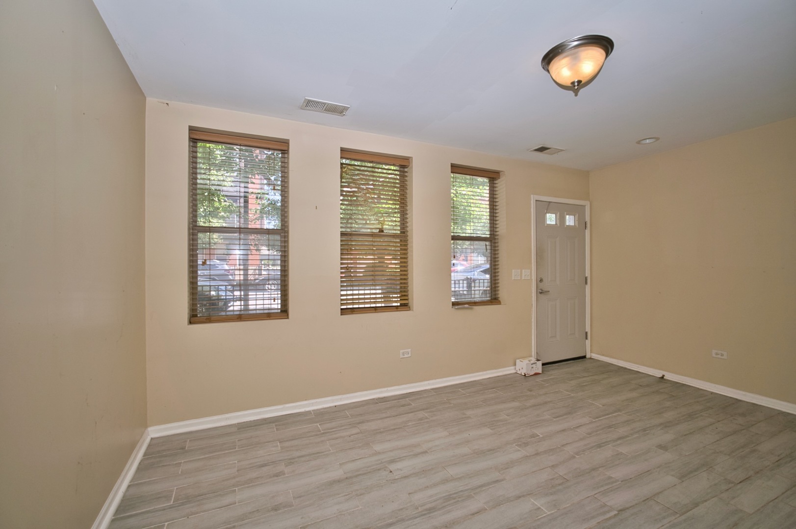 Property Photo:  353 E Eastgate Place  IL 60616 