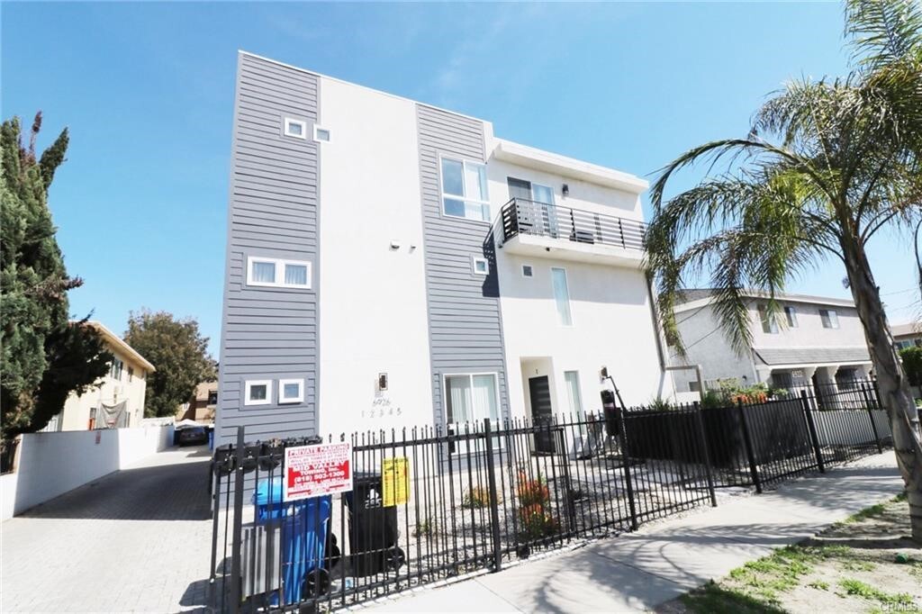 Property Photo:  6926 Morella Avenue 2  CA 91605 