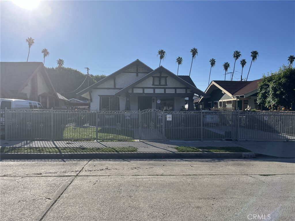 Property Photo:  138 N Dillon Street  CA 90026 