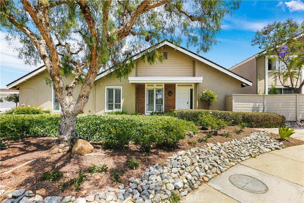 Property Photo:  2 Nutwood  CA 92604 