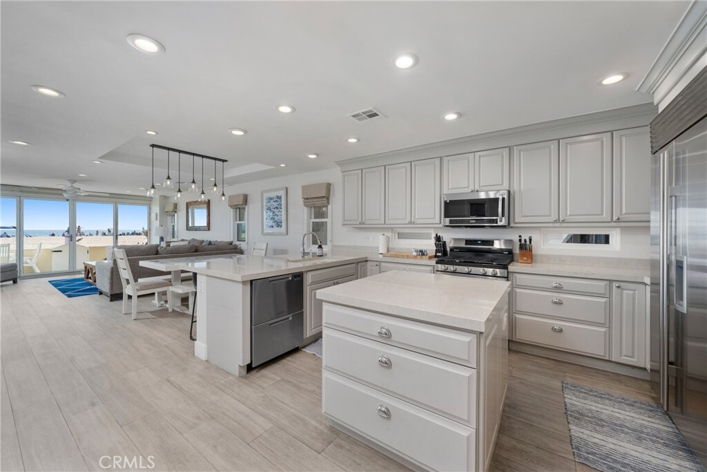 Property Photo: 3312 W Oceanfront CA 92663