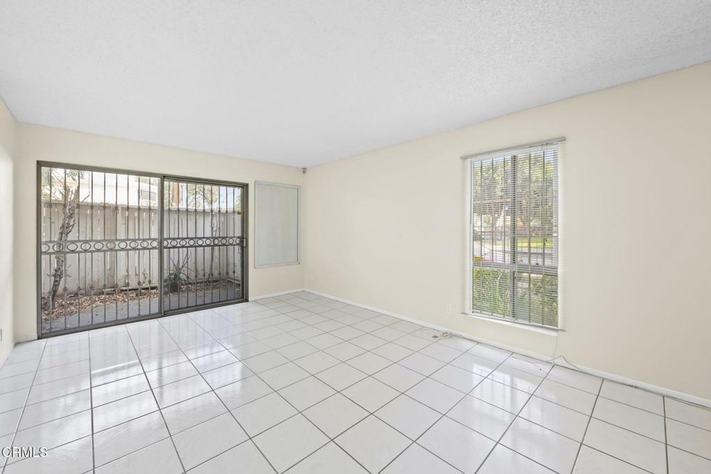 Property Photo: 1236 S Union Avenue 8 CA 90015