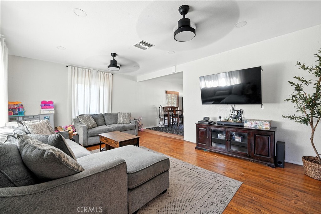 Property Photo:  9562 Locust Avenue  CA 92335 
