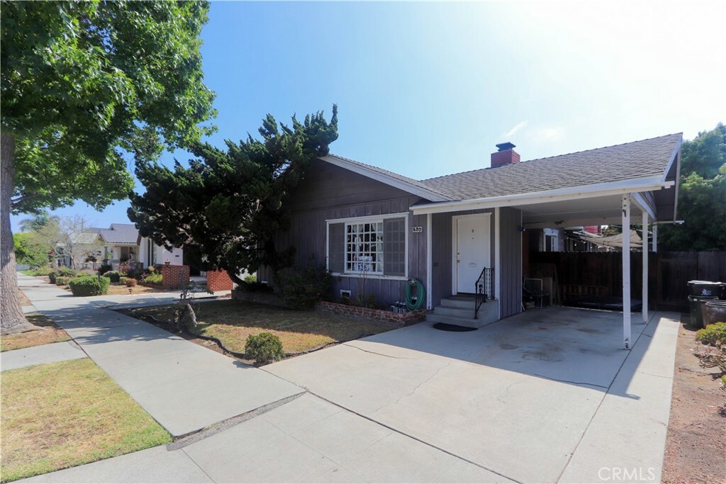 Property Photo: 820 820 1/2 Newport Avenue CA 90804
