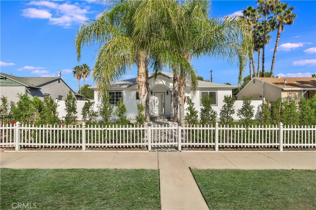 Property Photo: 22131 Victory Boulevard CA 91303