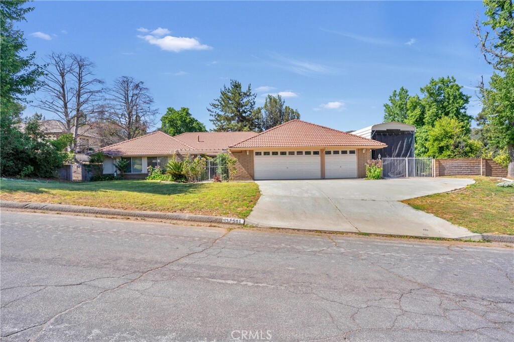 Property Photo: 37581 Oak Mesa Drive CA 92399