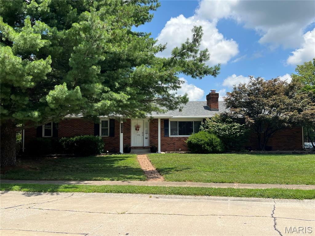 Property Photo: 1735 Meadow Lane IL 62025