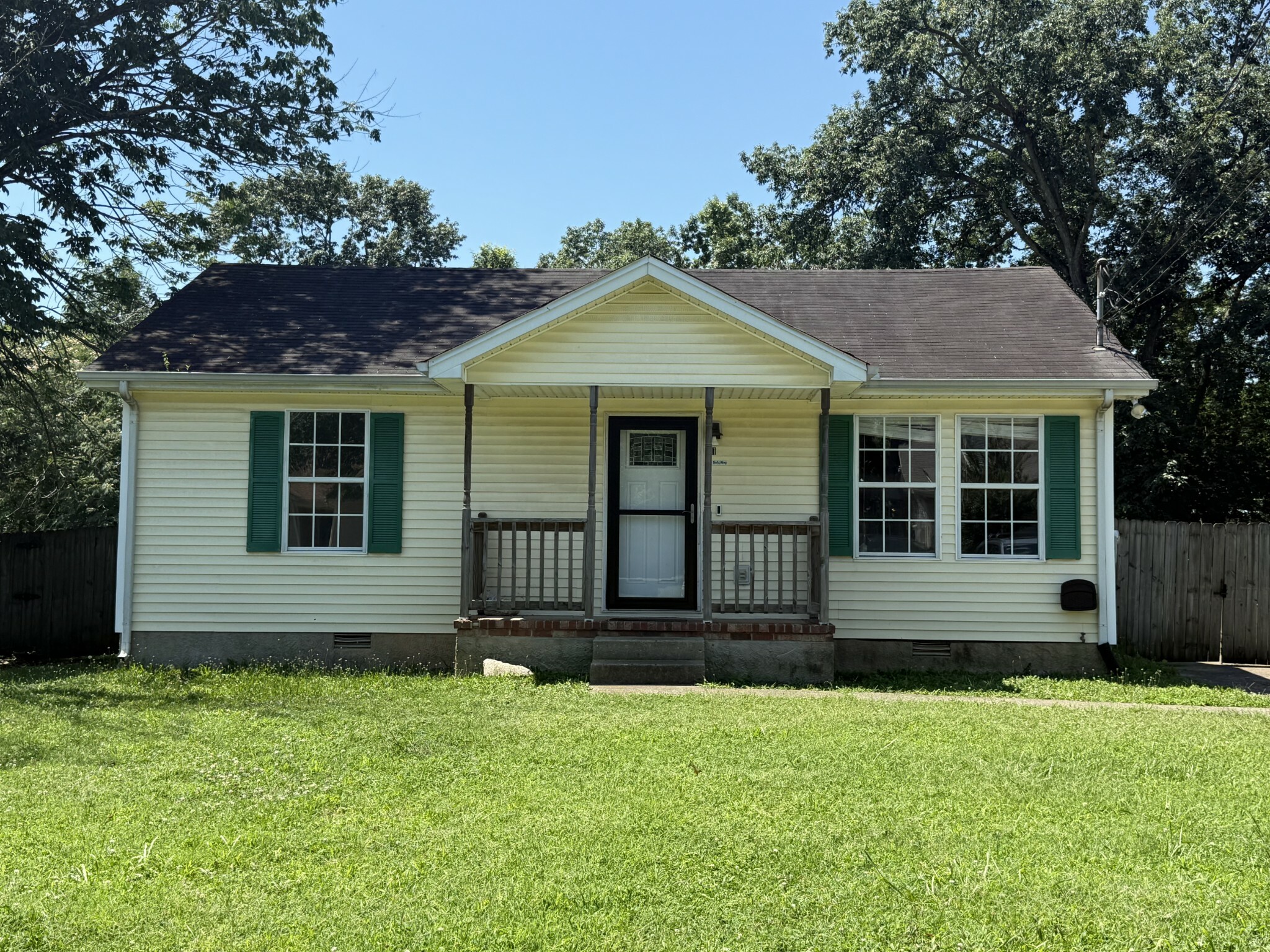 Property Photo: 611 Cedar Bend Ln TN 37086