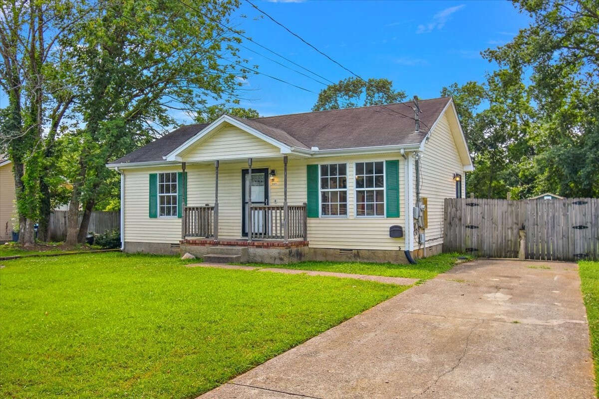 Property Photo: 611 Cedar Bend Ln TN 37086